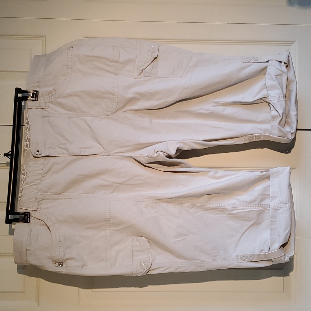 Gloria Vanderbilt Cargo Capri - Size 24
